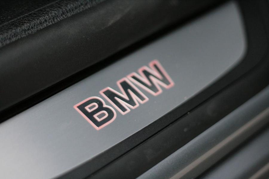  BMW 750i 2009 года  (фото 13 из 32)